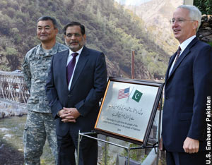 Michael Nagata, Nadeem Ahmed and Cameron Munter at bridge donation (U.S. Embassy Pakistan)