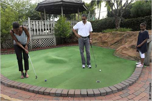 The Obamas play miniature golf in Panama City. Who do you think won?