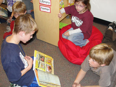 Mt.-Vernon-TAG-student-sharing-book-with-others_web