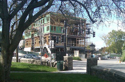 USDA Rural Development’s Business and Loan Guarantee Program supported new construction for an expanded Brattleboro Food Coop in Brattleboro, Vermont. The original plan for two stories was expanded to four thanks to an innovative partnership with the Windsor Housing Trust to develop mixed-income apartments.