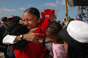 Sailor greeted by family during homecoming