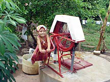 Photo of a young child operating a rope pump in Nicaragua.