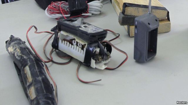 An Improvised Explosive Device (IED) used by the Taliban is displayed during a lesson on identifying IEDs for Afghan policemen conducted by U.S. army soldiers at Camp Nathan Smith in Kandahar, southern Afghanistan, October 15, 2012. 