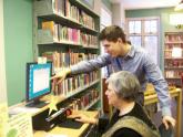 Image: A library staff member helps a visitor craft an e-mail