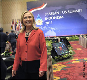 克林顿呼吁在亚太地区实行更大的经济融合