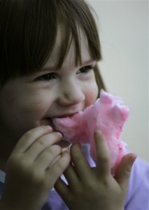 Little girl snacks on cotton candy (Photo: AP Photo/Carolyn Kaster)