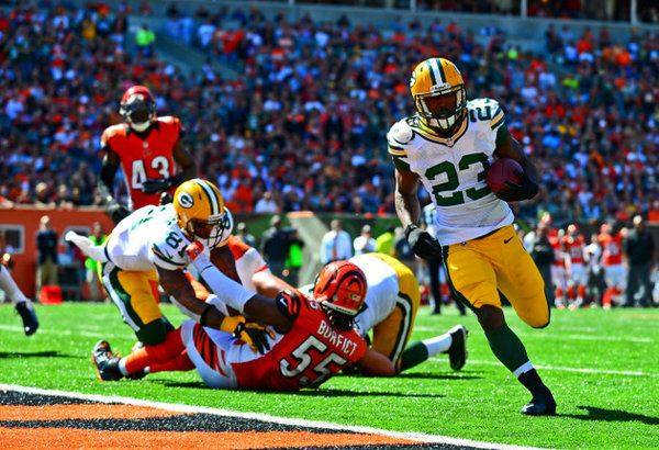 Photo: Top 5 MUST-SEE NFL plays of the day --> http://yhoo.it/15NOkoe

Dallas Cowboys. San Diego Chargers. The Official Cleveland Browns. Green Bay Packers. Baltimore Ravens. What was your favorite play?