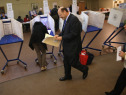 Republican candidate for New York City mayor Joe Lhota prepares to scan his completed ballot on November 5, 2013 in Brooklyn.  (Photo by John Moore/Getty Images)