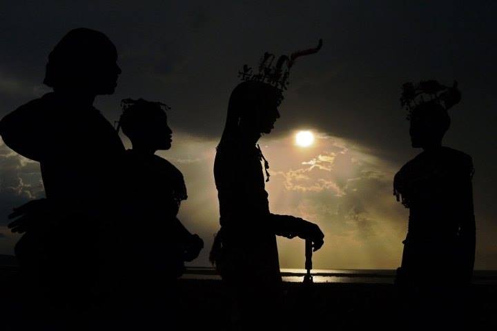 Photo: Stunning photos show how people around the world watched the rare solar eclipse: http://ti.me/HwQzDp 

(Photo: Carl de Souza / AFP / Getty Images)