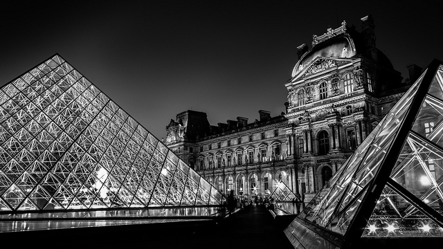 Louvre N&B