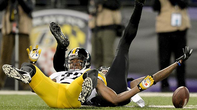 The Pittsburgh Steelers play against the Baltimore Ravens at M&T Bank Stadium on Nov. 28, 2013 in Baltimore