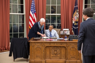  President Barack Obama talks with Gayle Smith, Special Assistant and Senior Director for Development and Democracy as Deputy National Security Advisor Tony Blinken looks on in the Oval Office, Oct. 21, 2014. (Official White House Photo by Pete Souza)  