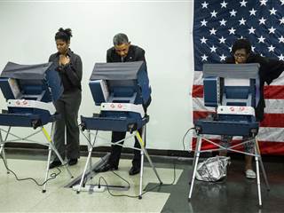 Obama Promotes Early Voting in Illinois