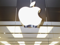 Sign above the entrance of an Apple store. (credit: Vittorio Zunino Celotto/Getty Images)