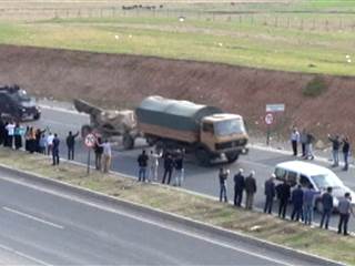 Kurdish Peshmerga Convoy Heads Towards Syria to Fight ISIS