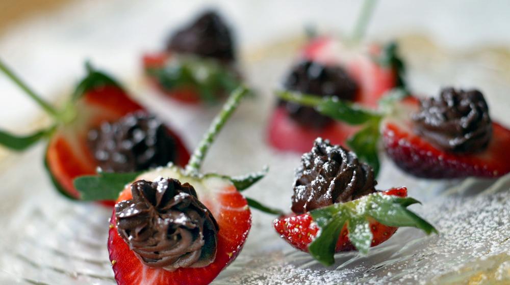 Chocolate mascarpone strawberries