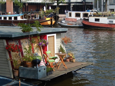 tiny houseboat photo