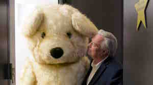 Bill Kurtis and bear.