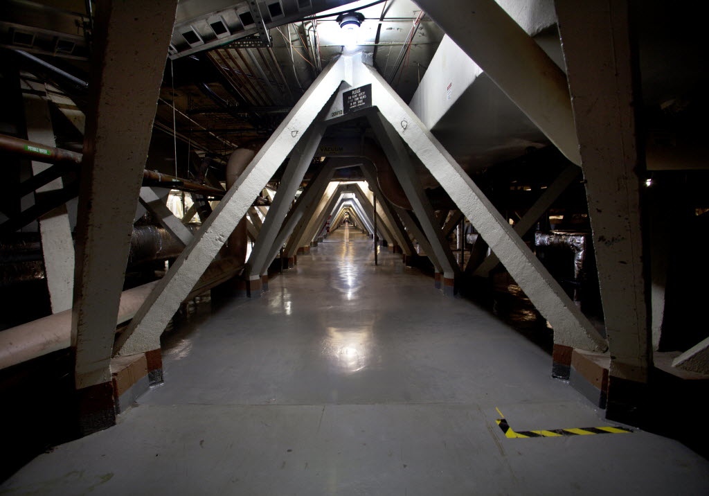 Concrete tetrapods on the Semiconductor Building's second floor support the weight of the facilities above. Photograph by Nan Coulter