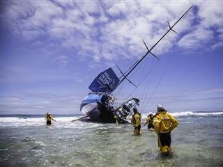 Caught On Camera: When a Racing Yacht Runs Aground