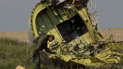 As fighting continued to rage in eastern Ukraine, an international team of investigators on Thursday managed to reach the crash site of the Malaysia Airline Flight  for the first time since it was brought down by a missile two weeks ago.