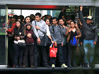 Passengers wait for a Transmilenio system bus during rush hour in Bogota, March 12, 2014. Picture taken March 12, 2014. Caption|REUTERS/Jose Miguel Gomez