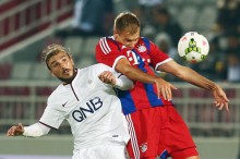 
Endlich wieder in Aktion: Holger Badstuber (r.) im Zweikampf mit Paulo Betanin von den Katar AllStars
