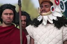 
Adlerkrieger (r.) und gewöhnliche Kämpfer der Azteken im archäologischen Experiment – Reenactmentszene aus der N24-Reportage „Krieger der Vergangenheit“.
