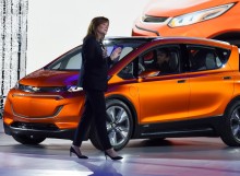
GM-Chefin Mary Barra präsentiert in Detroit das Elektroauto Chevrolet Bolt
