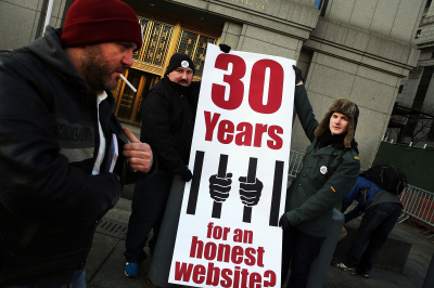 Supporters of accused Silk Road operator Ross Ulbricht on Tuesday as his trial on drug trafficking started in Manhattan.