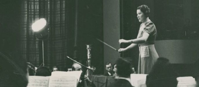 JuliaSmithConductsDallasSymphony1940