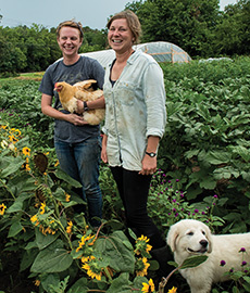 Rachel Weaver ('12, '14 M.A.) and Amanda Austin ('10) (Photo by Angilee Wilkerson)