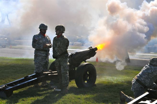 The 75th Training Division unleash a 21-gun cannon salute on a howitzer as part of the 63rd Regional Support Command’s change of command ceremony, Sept. 25, Moffett Field, Mountain View, Calif. (U.S. Army Reserve photo by Capt. Alun Thomas)