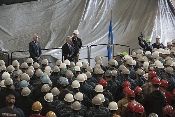  161013-N-LV331-001
GROTON, Conn. (Oct. 13, 2016) Secretary of the Navy (SECNAV) Ray Mabus holds an all-hands call for Sailors and shipyard employees at General Dynamics Electric Boat. During the all-hands call Mabus discussed the status of shipbuilding and personnel management within the Department of the Navy. (U.S. Navy photo by Petty Officer 1st Class Armando Gonzales/Released)