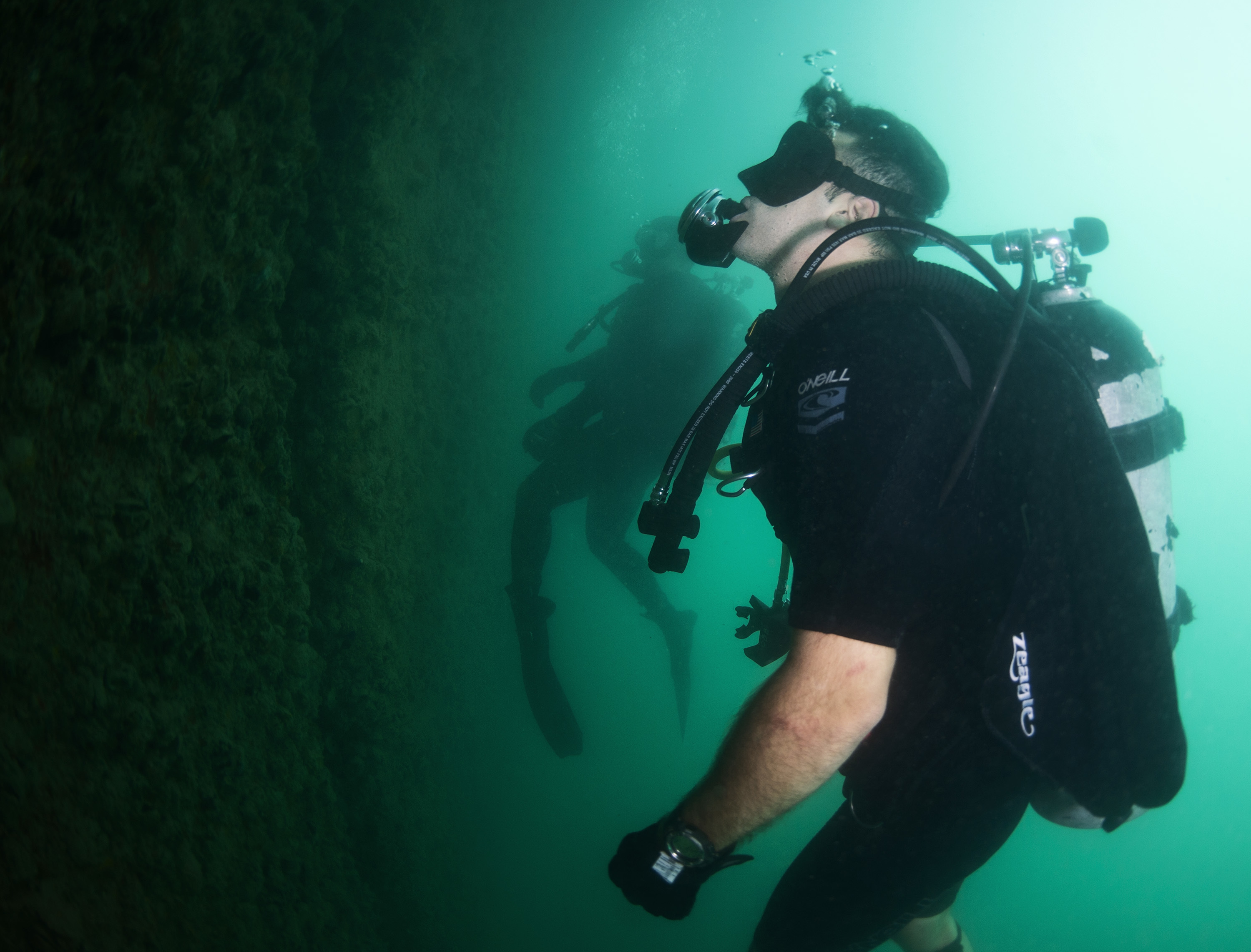 U.S. 5TH FLEET AREA OF OPERATIONS (May 5, 2016) Navy Diver 2nd Class Anthony Dandrea, right, and Navy Diver 2nd Class Bryan Calvan, assigned to Commander, Task Group (CTG) 56.1, conduct an anti-terrorism/force protection dive. CTG 56.1 conducts mine countermeasures, explosive ordnance disposal, salvage diving and force protection operations throughout the 5th Fleet area of responsibility. (U.S. Navy Combat Camera photo by Mass Communication Specialist 2nd Class Sean Furey/Released)