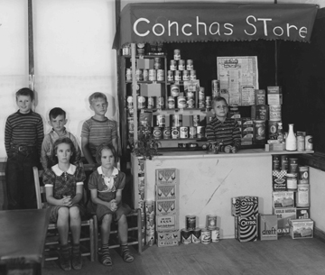 Children at the Conchas Store