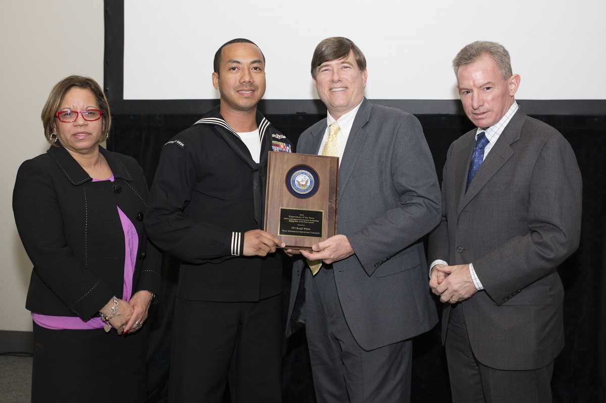 Mr. Robert Foster, Department of the Navy Chief Information Officer (DON CIO); Ms. Janice Haith, Director, DON Deputy CIO (Navy); and Mr. Kenneth Bible, Deputy Director, HQMC C4, U.S. Marine Corps, presented the DON IM/IT Rising Star Award to IT1 White during the awards ceremony at the DON IT West Coast Conference on February 17, 2016.