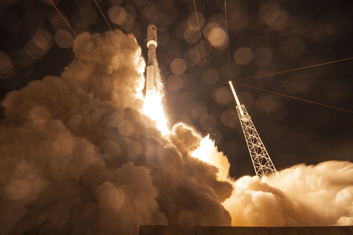 CAPE CANAVERAL, Fla. (Sept. 2, 2015) The U.S. Navy's fourth Mobile User Objective System (MUOS) communications satellite, encapsulated in a 5-meter payload fairing lifts off from Space Launch Complex-41. The MUOS 4 satellite will bring advanced, new global communications capabilities to mobile military forces. Photo courtesy United Launch Alliance/Released 