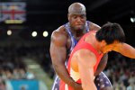 Beyers lifts Uzbekistan wrestler