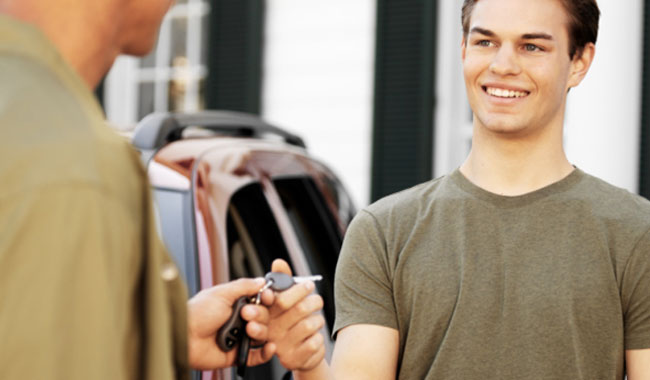 	Teenager taking keys from parent