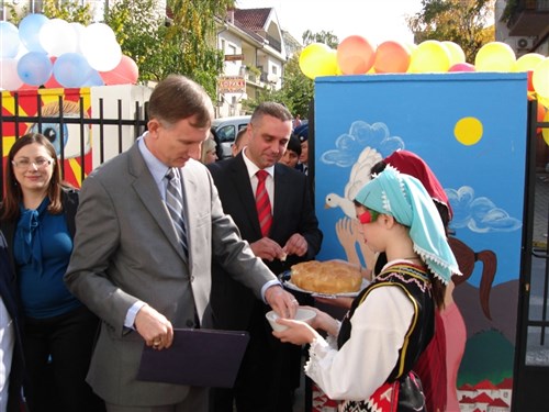 Ambassador Wohlers enters the grounds of the "Slavco
Stojmenski" Primary School in Vinica, Macedonia.  