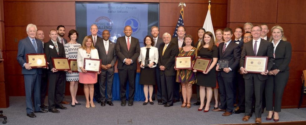 Picture of Challenge winners with Secretary Foxx