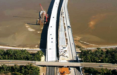 Photo of the reconstruction of Florida I-10 Bridge over Escambia Bay (Photo courtesy of AeroPhoto - http://www.aerophoto.com)