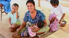 A mother and her children in Myanmar. © Tom Cheatham/World Bank