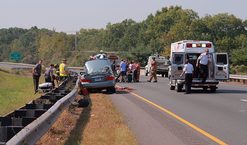 Picture of car crash on highway -- photo credit Ragegoss on Wikimedia Commons