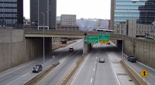 Picture of I-579 in downtown Pittsburgh - courtesy user Enlightenedment/Wikimedia Commons