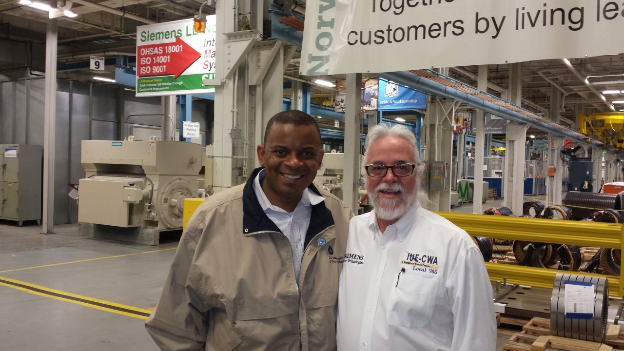 Photo of Secretary Foxx with Wayne Cupp