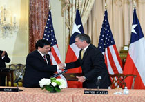 Photo of R. Gil Kerlikowske and the Chilean Ambassador at the Chile CMAA signing ceremony