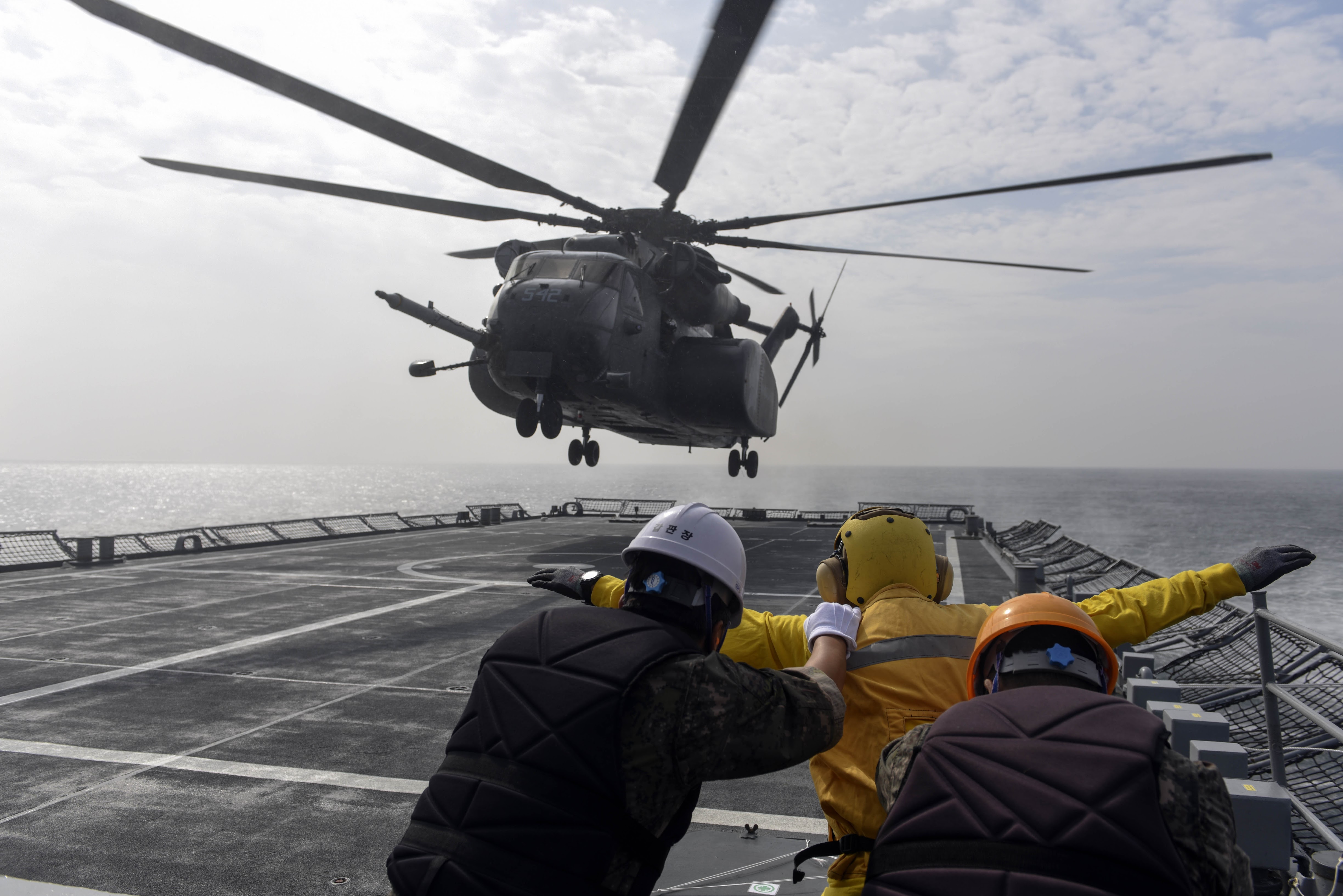 161018-N-WT427-176 WATERS EAST OF THE KOREAN PENINSULA, Republic of Korea (Oct. 18, 2016) An MH-53E Sea Dragon helicopter from Helicopter Squadron (HM) 14, approaches the Republic of Korea (ROK) mine laying ship ROKS Wonsan (MLS 560), during exercise Clear Horizon. Exercise Clear Horizon is an annual bilateral exercise between the U.S. and Republic of Korea navies that focus on increasing capabilities and coordination between ships and aircraft in mine countermeasures in international waters surrounding the Korean peninsula. (U.S. Navy photo by Petty Officer 2nd Class Jermaine M. Ralliford)