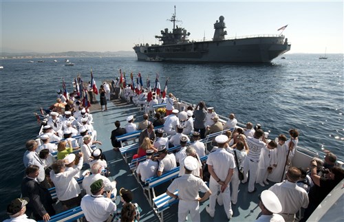 THEOULE-SUR-MER, France – Sailors from USS Mount Whitney (LCC 20), French army veterans and guests sail out to Pointe d’Esquillion for a wreath-laying ceremony to commemorate the Liberation of Provence by allied forces during World War II. Mount Whitney, homeported in Gaeta, Italy, is the U.S. 6th Fleet flagship and operates with a combined crew of U.S. Sailors and MSC civil service mariners. The civil service mariners perform navigation, deck, engineering, laundry and galley service operations while military personnel aboard support communications, weapons systems and security. 